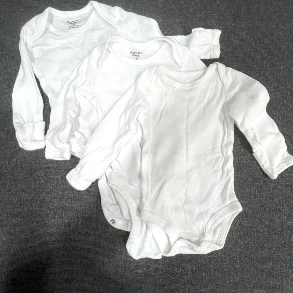 3 long sleeves white onesies